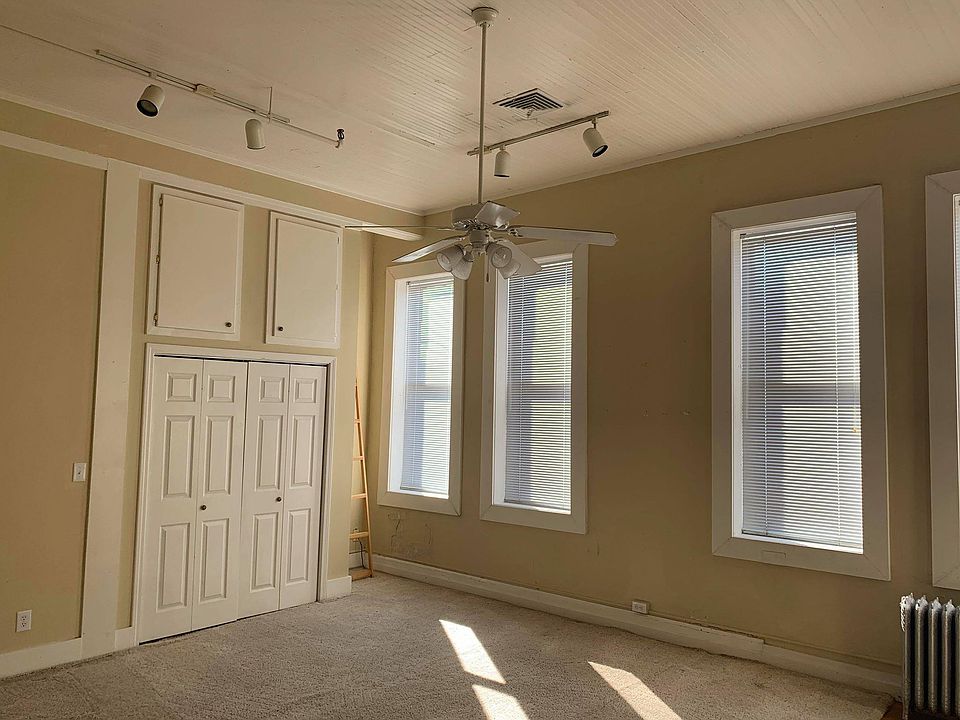 2nd image of 121 5th St S APT 2