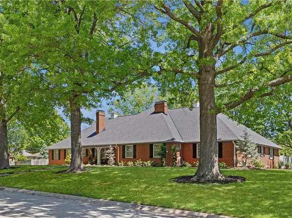 1405 S Halsey Ave, Harrisonville, MO 64701