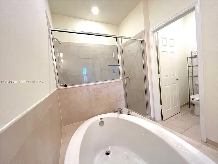 132 NE 24th Ave — Photo 19