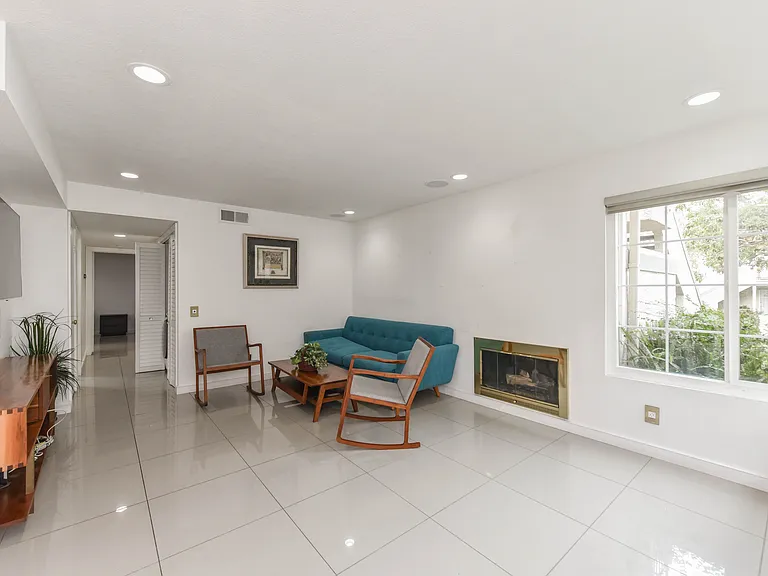 53 Oxford — Photo 1