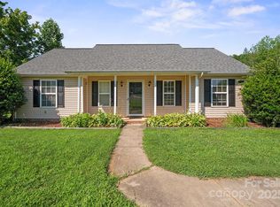 121 Gilcrest Ln, Troutman, NC 28166