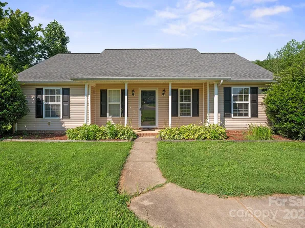 121 Gilcrest Ln, Troutman, NC 28166