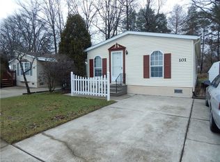 101 Caesars Cir, Amherst, OH 44001