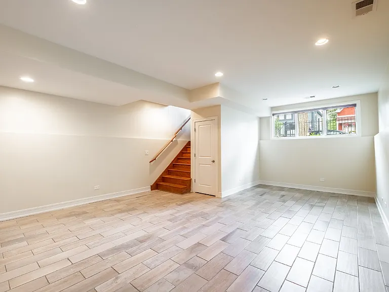 1110 N Christiana Ave — Photo 21