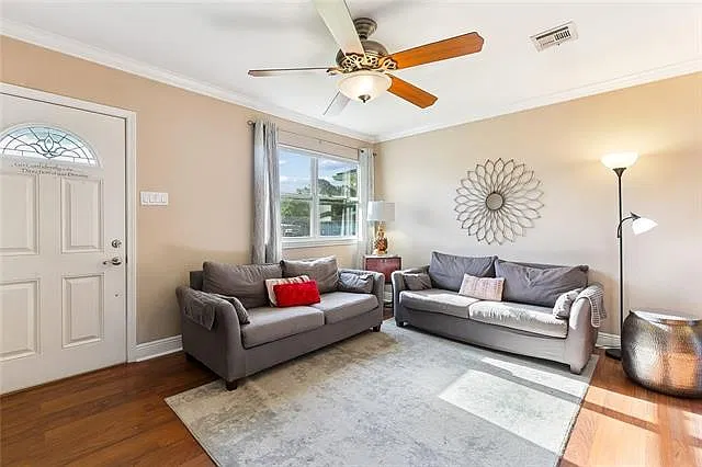 2 bed, 1.5 bath, 1000 sqft, $1,700 — Photo 2