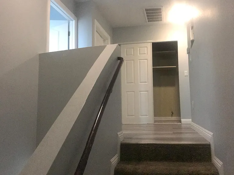 827.5 W 62nd Pl — Photo 14