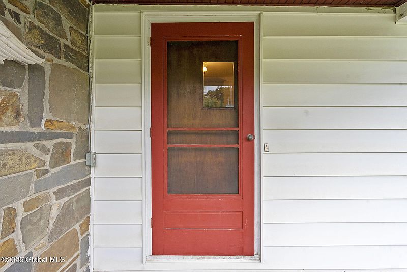 4th image of 2749 Troy Schenectady Road