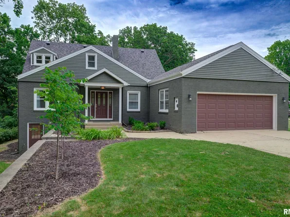 2129 Fondulac Dr, East Peoria, IL 61611