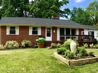 7437 Axton St, Springfield, VA 22151