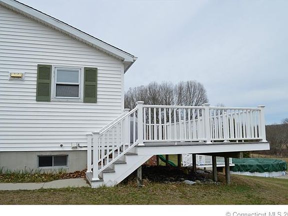 sizable deck overlooking la...