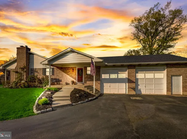 2810 Leidy Rd, Gilbertsville, PA 19525