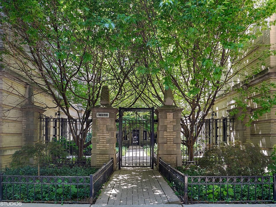 1st image of 2724 N Pine Grove Ave APT 1