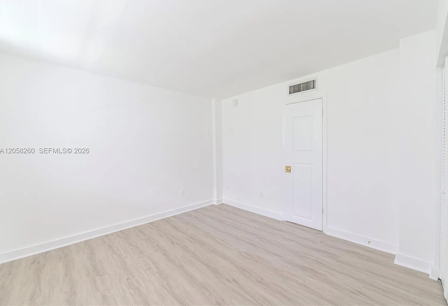 Nirvana Condo No Three Co — Photo 3