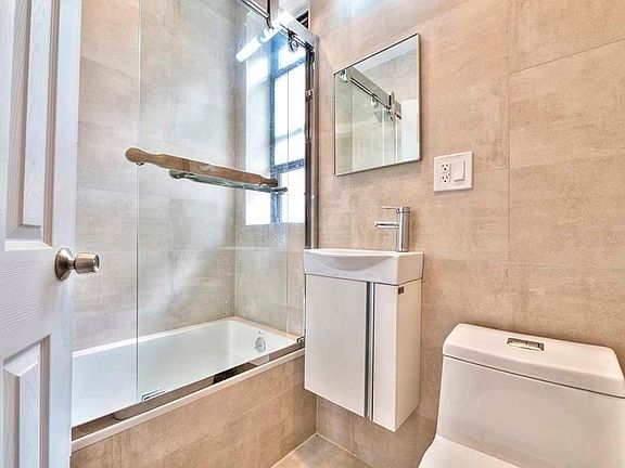 5th image of 58 E 1st St APT 7D1