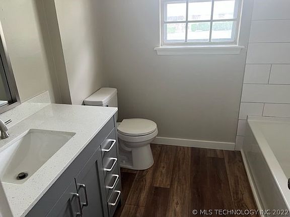 4th image of 405 E Woods Ln
