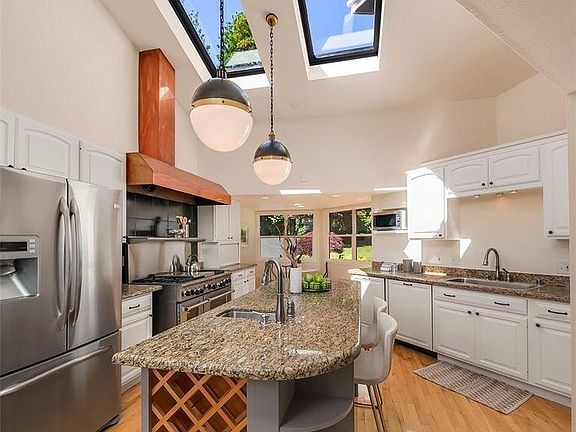 3rd image of 4041 140th Ave NE
