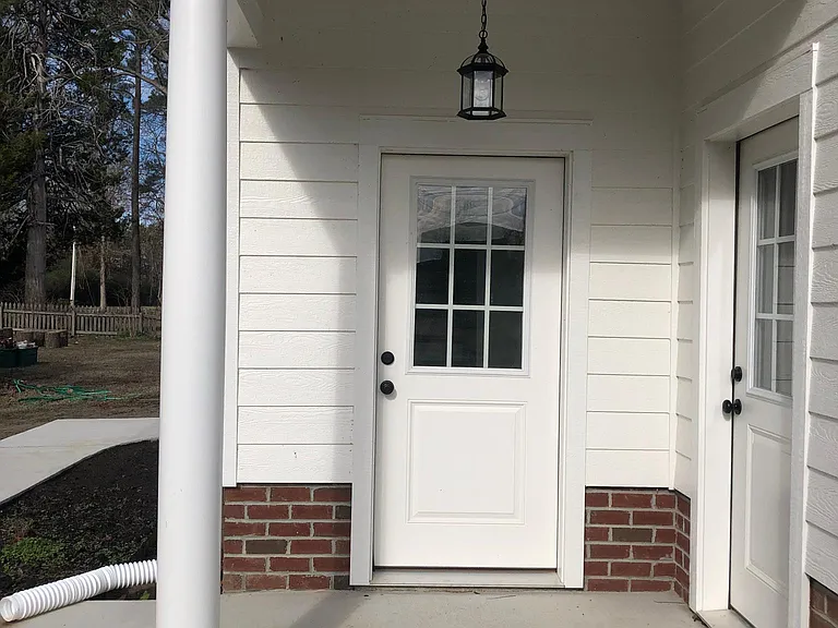 127 Country Club Dr — Photo 2