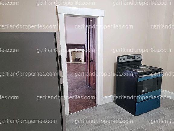 5th image of 203 Ross Ave Suite 1