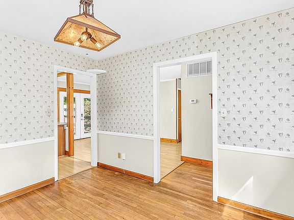 4th image of 5324 Revere Rd