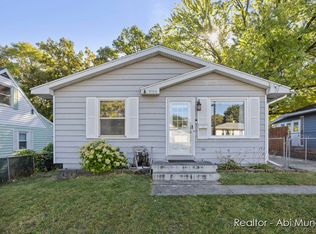 3100 Stratford Dr SW, Wyoming, MI 49509