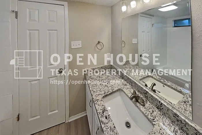 3804 Grecian Ct — Photo 10