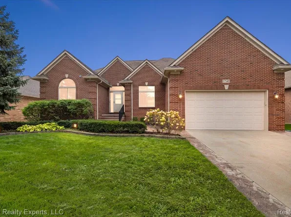 17542 Goldeneye Dr, Clinton Township, MI 48038