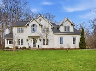 16625 Auburn Springs Dr, Chagrin Falls, OH 44023