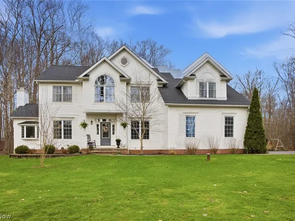 16625 Auburn Springs Dr, Chagrin Falls, OH 44023