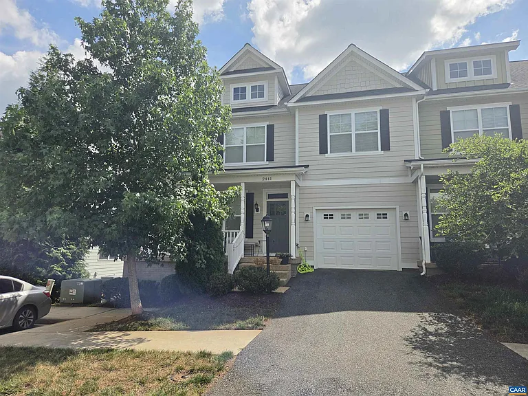2441 Winthrop Dr — Photo 2