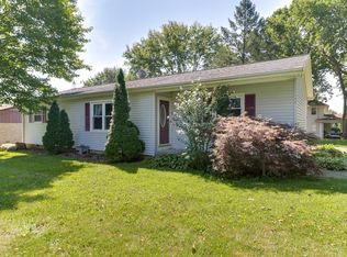 118 W C St, Delavan, IL 61734