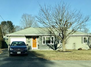 39 Arkwright Rd, Webster, MA 01570