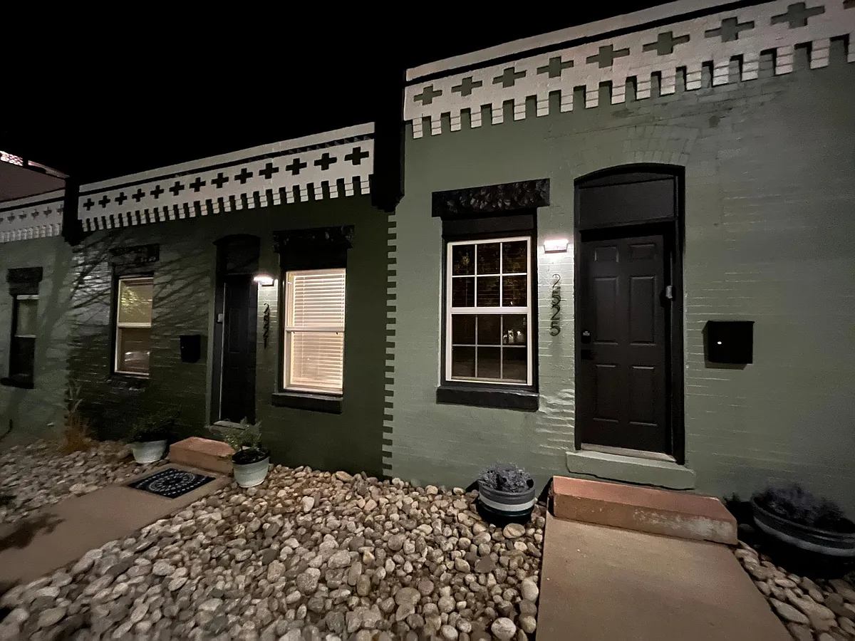 Building Photo - 2525 N Clay St #CHARMING ROW HOME