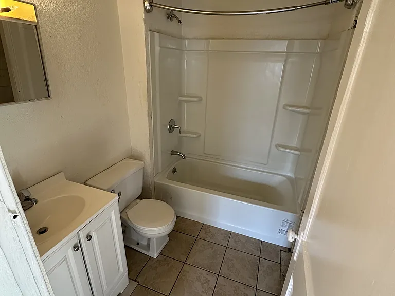 523 Washington Ave — Photo 5