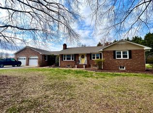 8920 Deekens St, Amelia Court House, VA 23002