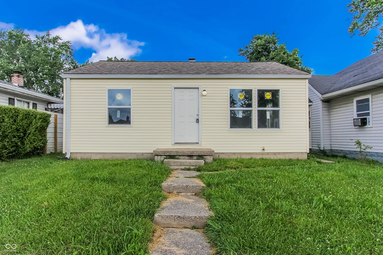 2350 E Legrande Ave photo 1