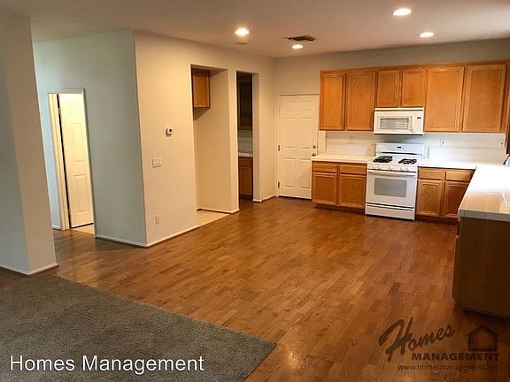4th image of 1056 Tesoro Ave