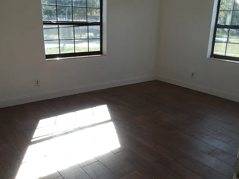 7878 Caxton Cir E — Photo 7