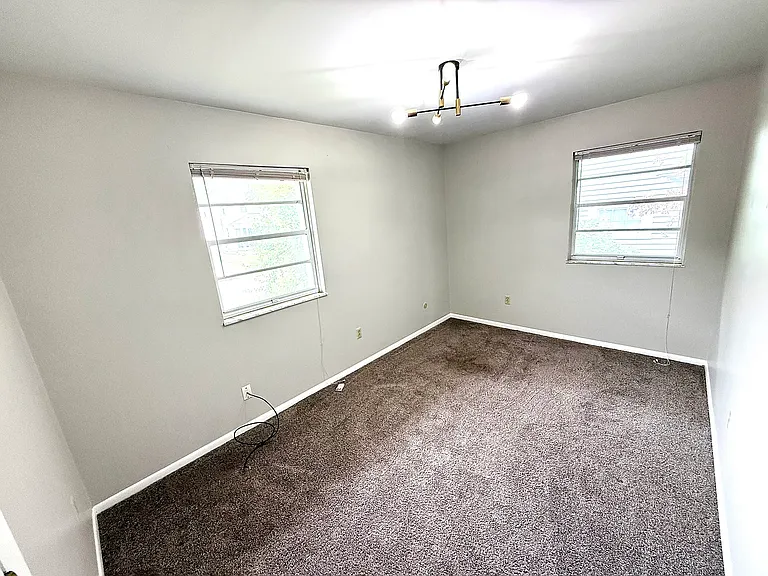1549 Glenn Ave — Photo 10