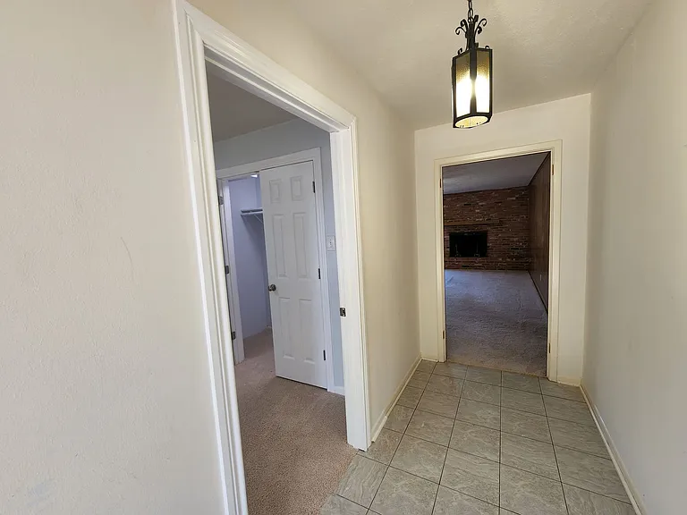 2604 Buckingham Dr — Photo 4