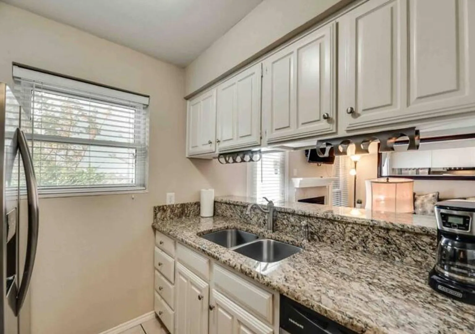I12 World Cup Stay - 18 min to AT&T - Sleeps 4 - Public Transit — Photo 4