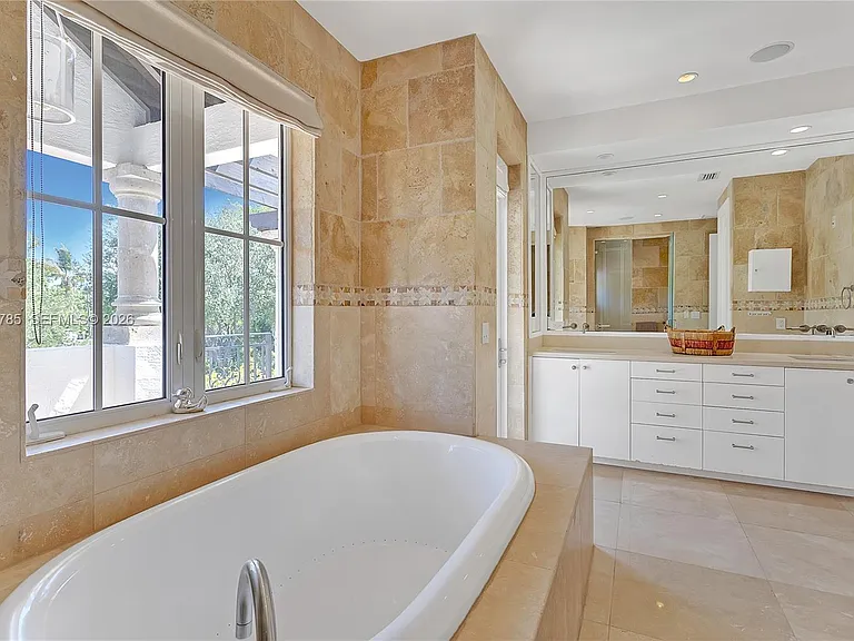 350 Redwood Ln — Photo 21