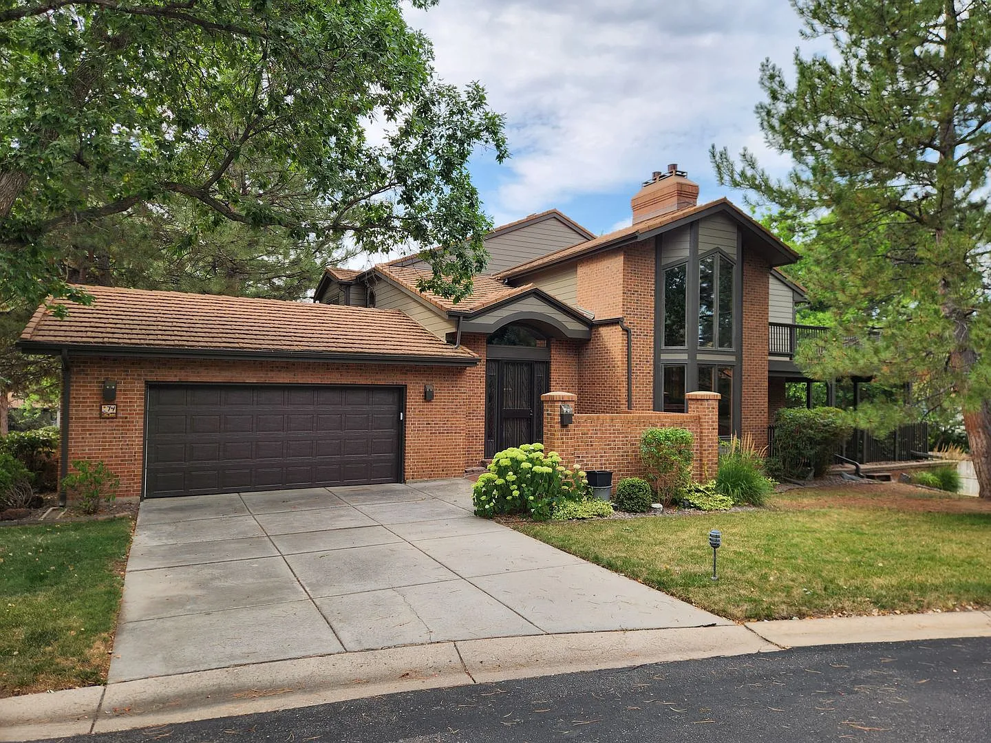 Beautiful Yale Heights unit in quiet secluded community! — Photo 1