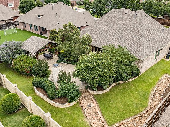 2nd image of 4003 Preston Ln