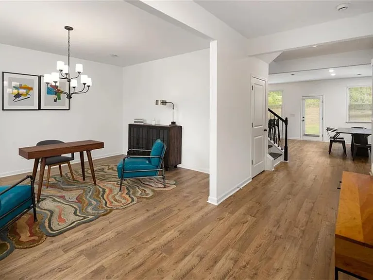 1735 Wellston Dr — Photo 8