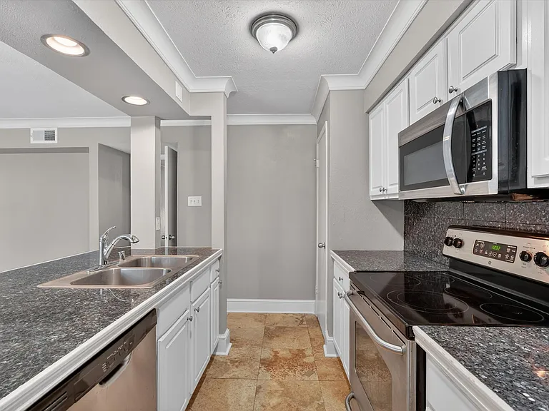 5932 Sandhurst Ln #114 — Photo 17
