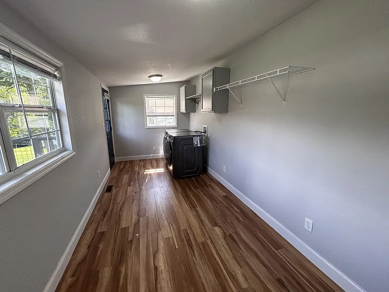 517 Sherwood Ave — Photo 13