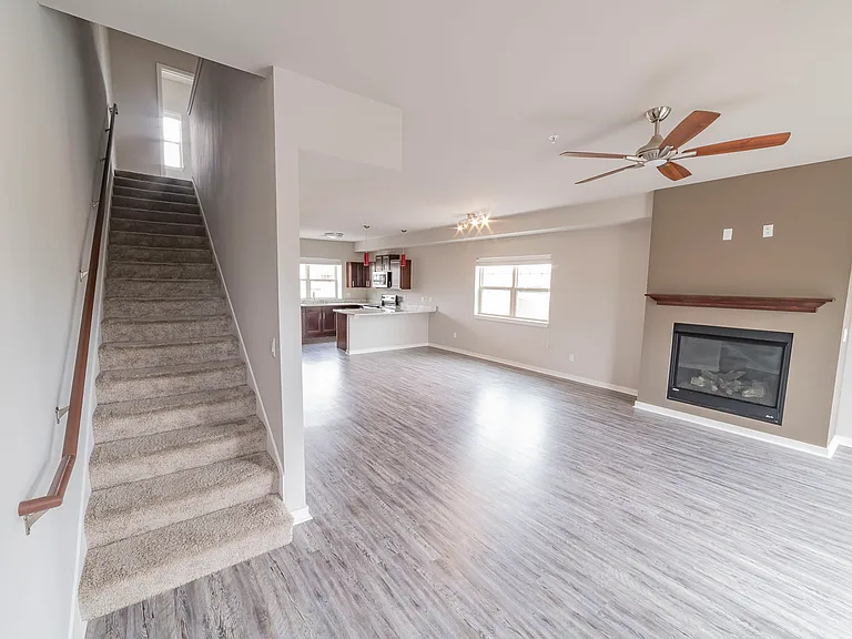 Mammoth Springs Apartments & Townhomes — Photo 7