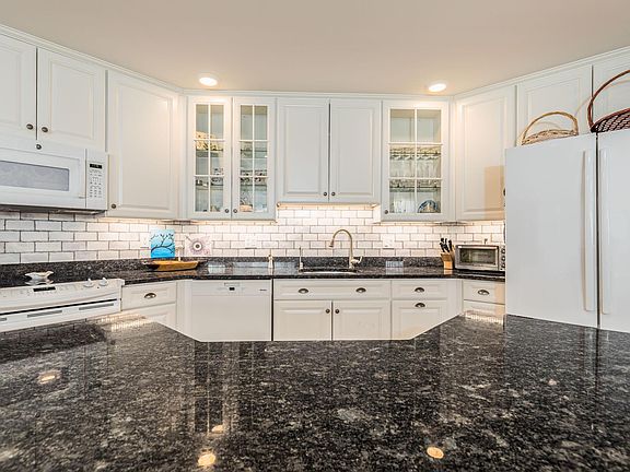 5th image of 8 Sterling Hill Ln APT 828