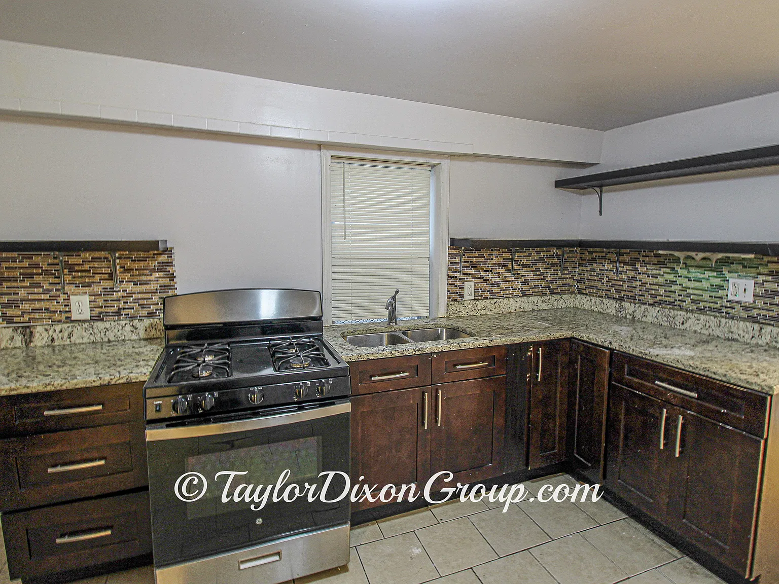 3 bed, 700 sqft, $1,400 — Photo 3