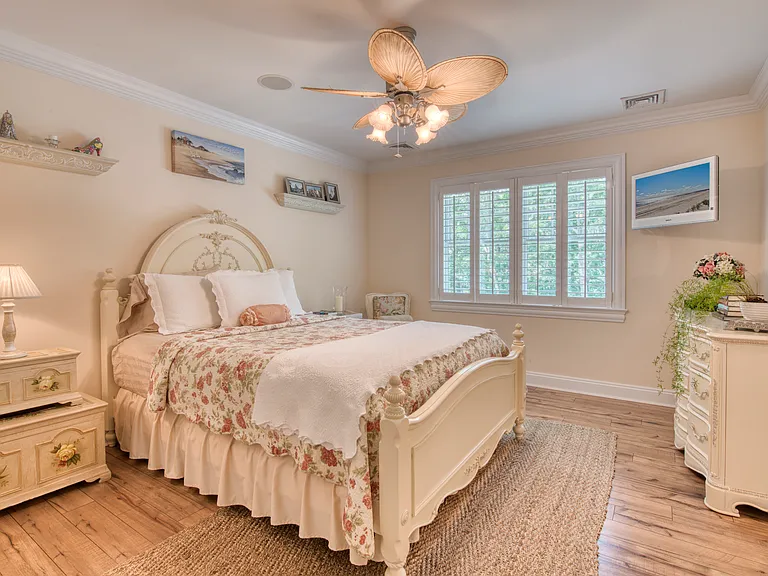 10 Dering Ln — Photo 15